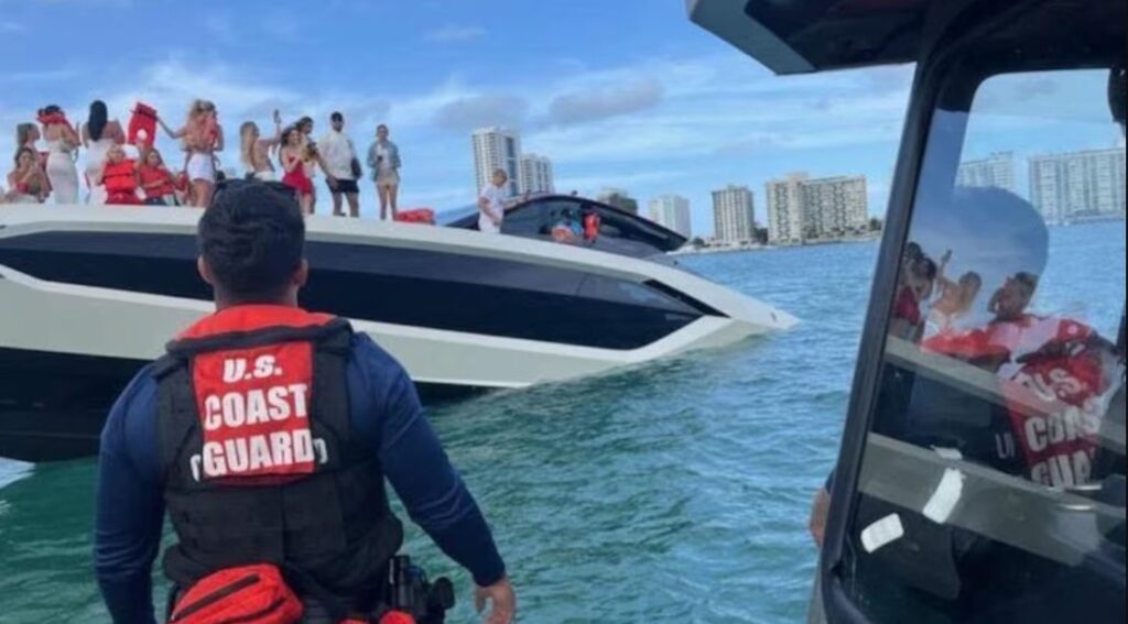 Rescataron a más de 30 influencers de un lujoso yate que se hundió en Miami Beach
